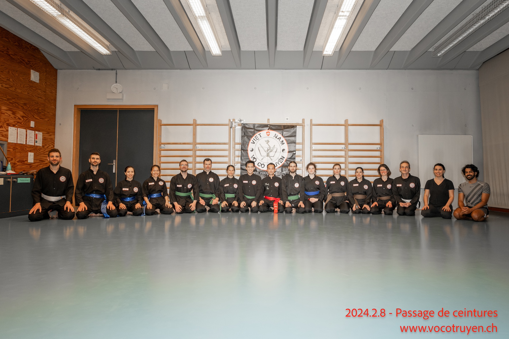 Photo de groupe de pratiquants de Võ Cổ Truyền à Genève